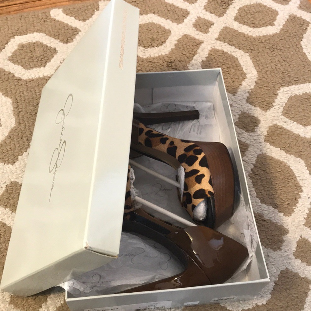 Leopard/Patent Leather Peep Toe 5” Platform Heels - Picture 8 of 8